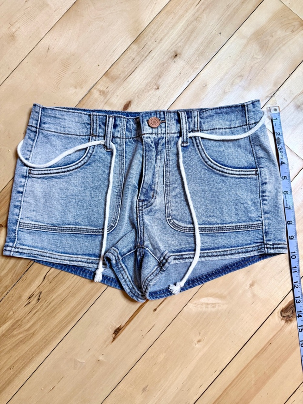 SO Low Rise Denim Shorty Shorts w/ Belt Light Wash Size 9